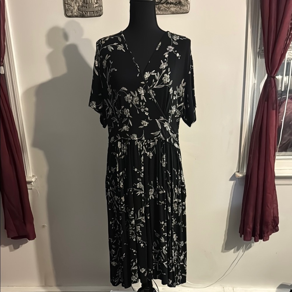 Black Midi Dress with Short Sleeve